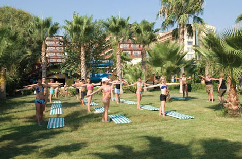 Аэробика в отеле Holiday Park Resort 5* (Холидей Парк Резорт 5*) Фото отеля Holiday Park Resort 5* (Холидей Парк Резорт 5*)