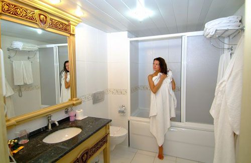 Ванная комната в номере отеля ACG Hotels Orient Family 5* (АСГ Отель Ориент Фэмили 5*) Фото отеля ACG Hotels Orient Family 5* (АСГ Отель Ориент Фэмили 5*)
