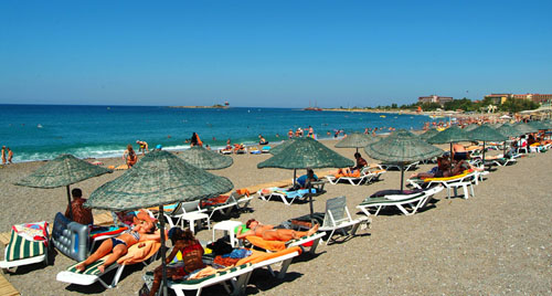 Пляж отеля Justiniano Club Alanya 4* (Джустиниано Клуб Аланья 4*) Фото отеля Justiniano Club Alanya 4* (Джустиниано Клуб Аланья 4*)