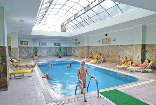 Крытый бассейн отеля Asrin Beach Hotel 4* (Асрин Бич Отель 4*) Фото отеля Asrin Beach Hotel 4* (Асрин Бич Отель 4*)