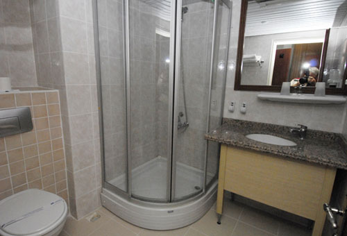 Ванная комната в номере отеля Mirabell Hotel 4* (Мирабель Отель 4*) Фото отеля Mirabell Hotel 4* (Мирабель Отель 4*)