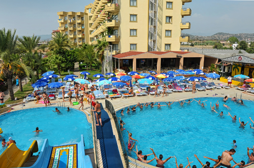 Бассейн отеля Caretta Relax Hotel 4* (Каретта Релакс Отель 4*) Фото отеля Caretta Relax Hotel 4* (Каретта Релакс Отель 4*)