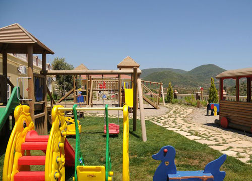 Детская площадка отеля Goldcity Tourism Complex 5* (Голдсити Туризм Комплекс 5*) Фото отеля Goldcity Tourism Complex 5* (Голдсити Туризм Комплекс 5*)