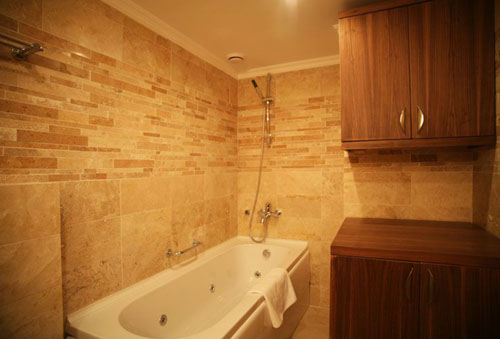 Ванная комната в номере отеля Goldcity Tourism Complex 5* (Голдсити Туризм Комплекс 5*) Фото отеля Goldcity Tourism Complex 5* (Голдсити Туризм Комплекс 5*)