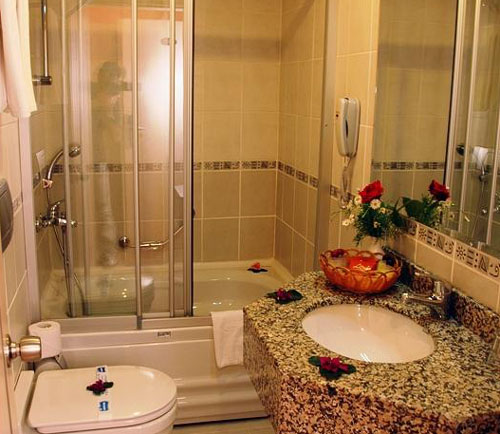 Ванная комната в номере отеля Hera Park Hotel 4* (Хера Парк Отель 4*) Фото отеля Hera Park Hotel 4* (Хера Парк Отель 4*)