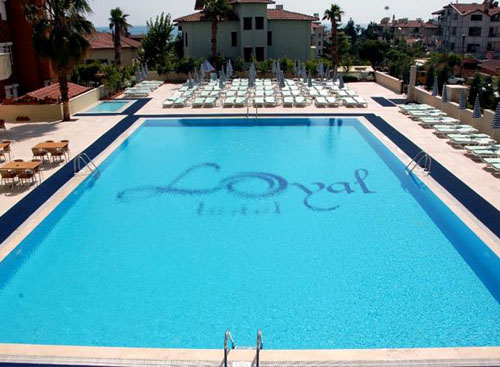 Бассейн отеля Hera Park Hotel 4* (Хера Парк Отель 4*) Фото отеля Hera Park Hotel 4* (Хера Парк Отель 4*)