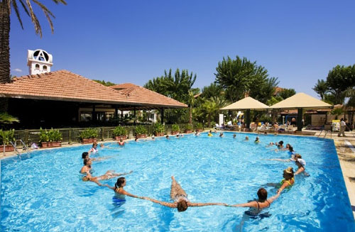 Бассейн отеля Larissa Akman Park Hotel 4* (Лариса Акман Парк Отель 4*) Фото отеля Larissa Akman Park Hotel 4* (Лариса Акман Парк Отель 4*)
