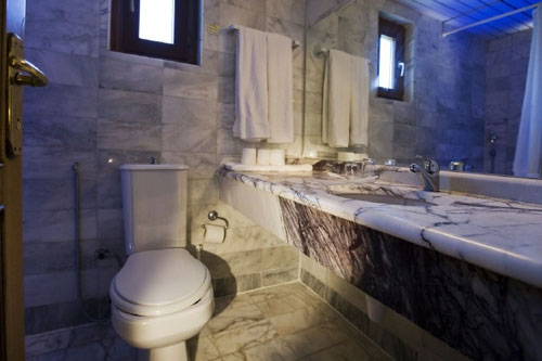 Ванная комната в номере отеля Larissa Akman Park Hotel 4* (Лариса Акман Парк Отель 4*) Фото отеля Larissa Akman Park Hotel 4* (Лариса Акман Парк Отель 4*)