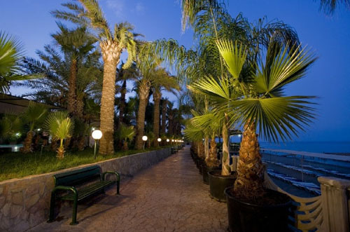 Променад отеля Larissa Akman Park Hotel 4* (Лариса Акман Парк Отель 4*) Фото отеля Larissa Akman Park Hotel 4* (Лариса Акман Парк Отель 4*)