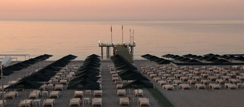 Пляж отеля Zena Resort Hotel 5* (Зена Ресорт Отель 5*) Фото отеля Zena Resort Hotel 5* (Зена Ресорт Отель 5*)