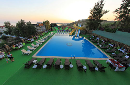 Бассейн отеля Turkler Artemis Hotel 4* (Турклер Артемис Отель 4*) Фото отеля Turkler Artemis Hotel 4* (Турклер Артемис Отель 4*)