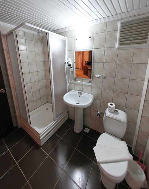 Ванная комната в номере отеля Turkler Artemis Hotel 4* (Турклер Артемис Отель 4*) Фото отеля Turkler Artemis Hotel 4* (Турклер Артемис Отель 4*)