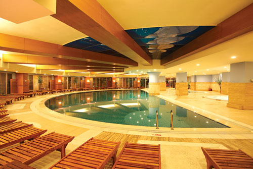 Крытый бассейн отеля Crystal Admiral Resort Suite & SPA 5* (Кристалл Адмирал Резорт Сьют энд Спа 5*) Фото отеля Crystal Admiral Resort Suite & SPA 5* (Кристалл Адмирал Резорт Сьют энд Спа 5*)