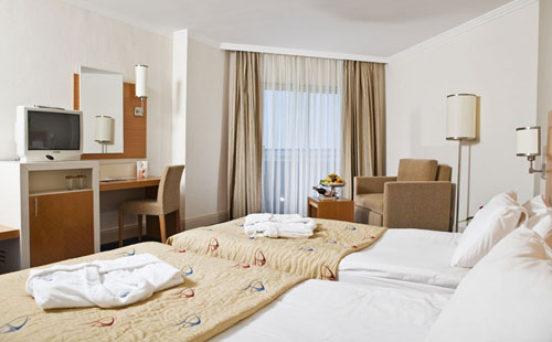 Номер отеля Crystal Admiral Resort Suite & SPA 5* (Кристалл Адмирал Резорт Сьют энд Спа 5*) Фото отеля Crystal Admiral Resort Suite & SPA 5* (Кристалл Адмирал Резорт Сьют энд Спа 5*)