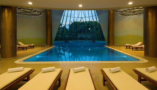 Крытый бассейн отеля Blue Waters Club Hotel 5* (Блю Вотерс Клуб Отель 5*) Фото отеля Blue Waters Club Hotel 5* (Блю Вотерс Клуб Отель 5*)