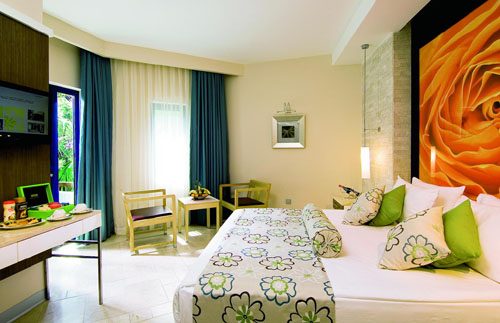 Номер отеля Blue Waters Club Hotel 5* (Блю Вотерс Клуб Отель 5*) Фото отеля Blue Waters Club Hotel 5* (Блю Вотерс Клуб Отель 5*)