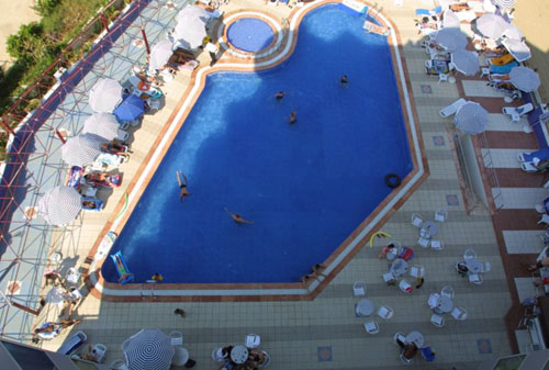 Бассейн отеля Ares Hotel 4* (Арес Отель 4*) Фото отеля Ares Hotel 4* (Арес Отель 4*)