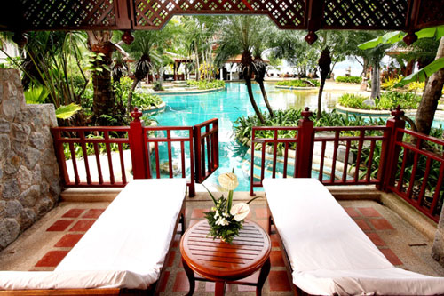 Терраса в номере отеля Thavorn Beach Village & Spa 5* (Таворн Бич Виладж энд Спа 5*) Фото отеля Thavorn Beach Village & Spa 5* (Таворн Бич Виладж энд Спа 5*)