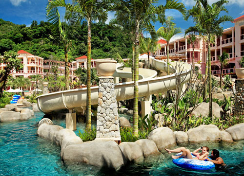 Водные горки отеля Centara Grand Beach Resort Phuket 5* (Центара Гранд Бич Резорт Пхукет 5*) Фото отеля Centara Grand Beach Resort Phuket 5* (Центара Гранд Бич Резорт Пхукет 5*)