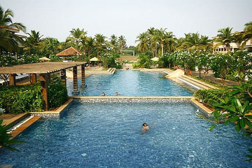 Бассейн отеля Club Mahindra Varca Beach Resort 4* (Клуб Махиндра Варка Бич Резорт 4*) Фото отеля Club Mahindra Varca Beach Resort 4* (Клуб Махиндра Варка Бич Резорт 4*)