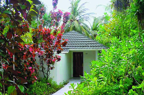 Бунгало отеля Holiday Island Resort & Spa 4* (Холидей Айленд Резорт энд Спа 4*) Фото отеля Holiday Island Resort & Spa 4* (Холидей Айленд Резорт энд Спа 4*)