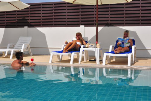 Бассейн отеля Platinum Hotel 3* (Платинум Отель 3*) Фото отеля Platinum Hotel 3* (Платинум Отель 3*)