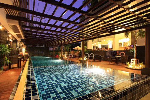 Бассейн отеля Baramee Hip Hotel 3* (Барами Хип Отель 3*) Фото отеля Baramee Hip Hotel 3* (Барами Хип Отель 3*)