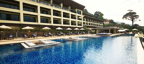 Бассейн отеля Centara Blue Marine Resort & Spa Phuket 4* (Центара Блю Марин Резорт энд Спа Пхукет 4*) Фото отеля Centara Blue Marine Resort & Spa Phuket 4* (Центара Блю Марин Резорт энд Спа Пхукет 4*)