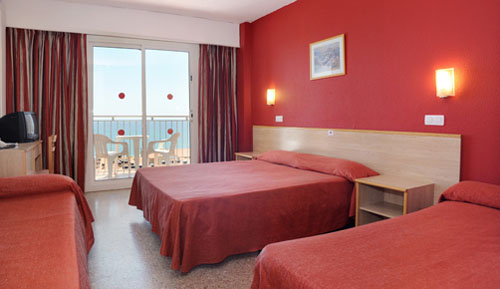 Номер Family Room отеля Medplaya Santa Monica 3* (Медплая Санта Моника 3*) Фото отеля Medplaya Santa Monica 3* (Медплая Санта Моника 3*)