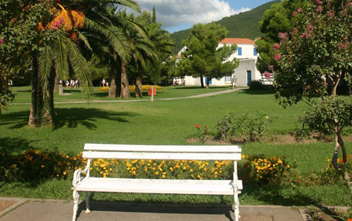 Сад отеля Slovenska Plaza 4* (Словенска Плаза 4*) Фото отеля Slovenska Plaza 4* (Словенска Плаза 4*)