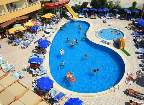 Бассейн отеля Blue Wave Suite Hotel 4* (Блю Вейв Сьют Отель 4*) Фото отеля Blue Wave Suite Hotel 4* (Блю Вейв Сьют Отель 4*)