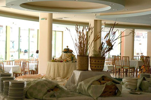 Ресторан отеля MPM Hotel Kalina Garden 4* (МПМ Отель Калина Гарден 4*) Фото отеля MPM Hotel Kalina Garden 4* (МПМ Отель Калина Гарден 4*)