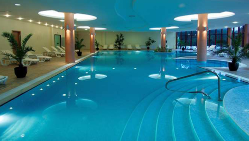 Крытый бассейн отеля DoubleTree by Hilton Hotel Varna - Golden Sands 5* (Даблтри Хилтон Отель Варна - Голден Сандс 5*) Фото отеля DoubleTree by Hilton Hotel Varna - Golden Sands 5* (Даблтри Хилтон Отель Варна - Голден Сандс 5*)