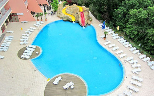 Бассейн отеля DoubleTree by Hilton Hotel Varna - Golden Sands 5* (Даблтри Хилтон Отель Варна - Голден Сандс 5*) Фото отеля DoubleTree by Hilton Hotel Varna - Golden Sands 5* (Даблтри Хилтон Отель Варна - Голден Сандс 5*)