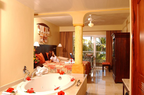 Номер отеля Grand Palladium Palace Resort Spa & Casino 5* (Гранд Палладиум Палас Резорт Спа энд Казино 5*) Фото отеля Grand Palladium Palace Resort Spa & Casino 5* (Гранд Палладиум Палас Резорт Спа энд Казино 5*)
