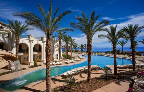 Бассейн отеля Stella Di Mare Beach Hotel & Spa 5* (Стелла Ди Маре Бич Отель энд Спа 5*) Фото отеля Stella Di Mare Beach Hotel & Spa 5* (Стелла Ди Маре Бич Отель энд Спа 5*)