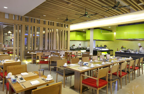 Ресторан отеля Holiday Inn Resort Phuket Mai Khao Beach 4* (Холидей Инн Резорт Пхукет Май Кхао Бич 4*) Фото отеля Holiday Inn Resort Phuket Mai Khao Beach 4* (Холидей Инн Резорт Пхукет Май Кхао Бич 4*)