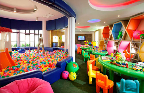 Мини-клуб отеля Holiday Inn Resort Phuket Mai Khao Beach 4* (Холидей Инн Резорт Пхукет Май Кхао Бич 4*) Фото отеля Holiday Inn Resort Phuket Mai Khao Beach 4* (Холидей Инн Резорт Пхукет Май Кхао Бич 4*)