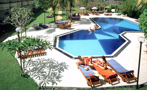 Бассейн отеля Hibiscus Beach Hotel & Villas 3* (Хибискус Бич Отель энд Виллас 3*) Фото отеля Hibiscus Beach Hotel & Villas 3* (Хибискус Бич Отель энд Виллас 3*)