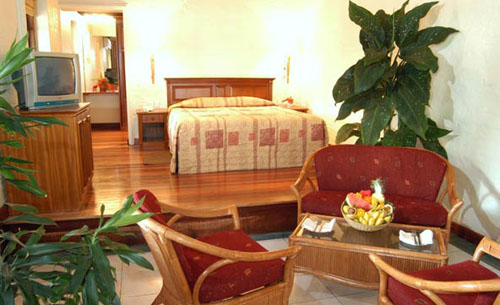 Номер отеля Hibiscus Beach Hotel & Villas 3* (Хибискус Бич Отель энд Виллас 3*) Фото отеля Hibiscus Beach Hotel & Villas 3* (Хибискус Бич Отель энд Виллас 3*)