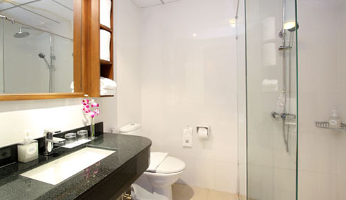 Ванная комната в номере отеля Kamala Beach Resort 4* (Камала Бич Резорт 4*) Фото отеля Kamala Beach Resort 4* (Камала Бич Резорт 4*)