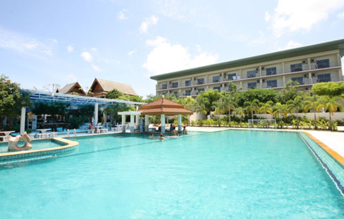 Бассейн отеля Chalong Beach Hotel & Spa 4* (Чалонг Бич Отель энд Спа 4*) Фото отеля Chalong Beach Hotel & Spa 4* (Чалонг Бич Отель энд Спа 4*)