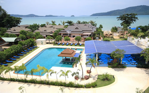 Бассейн Chalong Beach Hotel & Spa 4* (Чалонг Бич Отель энд Спа 4*) Фото отеля Chalong Beach Hotel & Spa 4* (Чалонг Бич Отель энд Спа 4*)