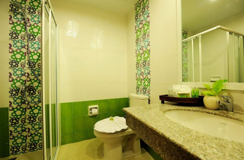 Ванная комната в номере отеля Baumancasa Karon Beach Resort 3* (Бауманкаса Карон Бич Резорт 3*) Фото отеля Baumancasa Karon Beach Resort 3* (Бауманкаса Карон Бич Резорт 3*)