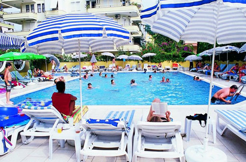 Бассейн отеля Hedef Kleopatra Golden Sun 3* (Хедеф Клеопатра Голден Сан 3*) Фото отеля Hedef Kleopatra Golden Sun 3* (Хедеф Клеопатра Голден Сан 3*)