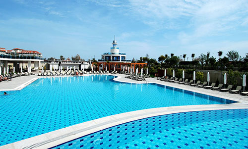 Бассейн отеля Commodore Elite Suites Spa 5* (Коммодоре Элит Сьютс Спа 5*) Фото отеля Commodore Elite Suites Spa 5* (Коммодоре Элит Сьютс Спа 5*)