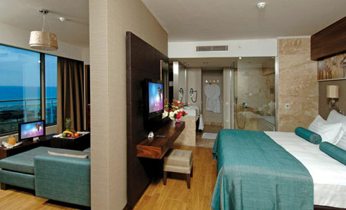 Номер Deluxe Suite отеля Commodore Elite Suites Spa 5* (Коммодоре Элит Сьютс Спа 5*) Фото отеля Commodore Elite Suites Spa 5* (Коммодоре Элит Сьютс Спа 5*)