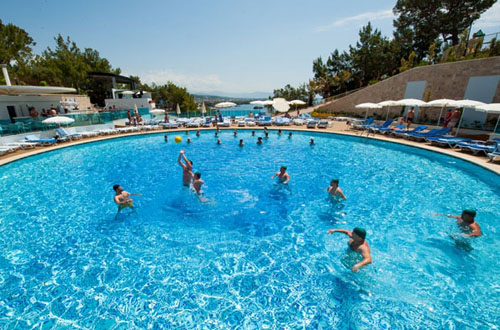Бассейн отеля Water Planet Deluxe Hotel & Aquapark 5* (Ватер Планет Делюкс Отель энд Аквапарк 5*) Фото отеля Water Planet Deluxe Hotel & Aquapark 5* (Ватер Планет Делюкс Отель энд Аквапарк 5*)