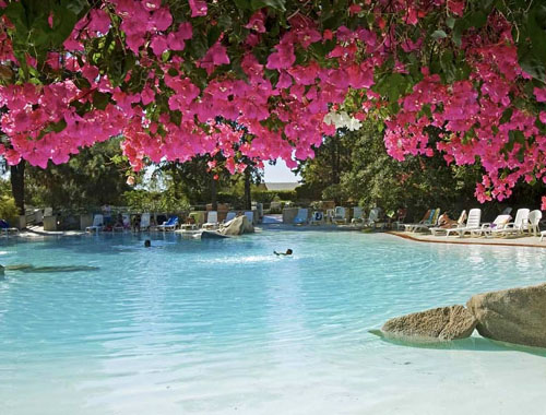 Бассейн отеля Arbatax Park Resort Telis 4* (Арбатакс Парк Резорт Телис 4*) Фото отеля Arbatax Park Resort Telis 4* (Арбатакс Парк Резорт Телис 4*)