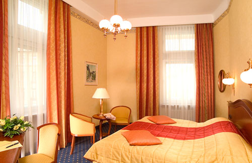 Номер Deluxe Room отеля Hotel Kummer 4* (Отель Куммер 4*) Фото отеля Hotel Kummer 4* (Отель Куммер 4*)
